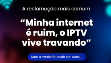 Medidor de velocidade de internet exibido ao lado de uma Smart TV